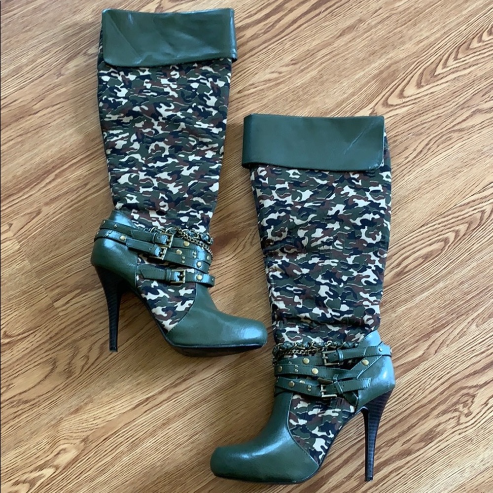 WILD ROSE Platform-Heeled Boots (Camouflage)